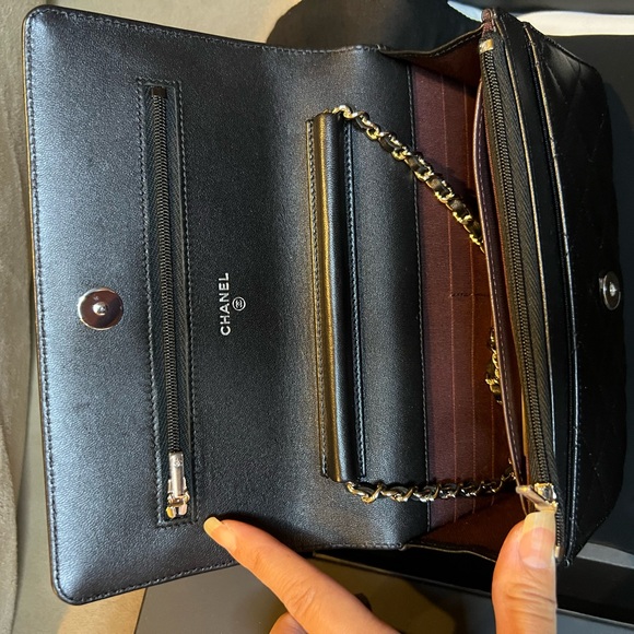 Like new Chanel clutch . Only used for a few hours , no signs of wear. - Picture 6 of 6